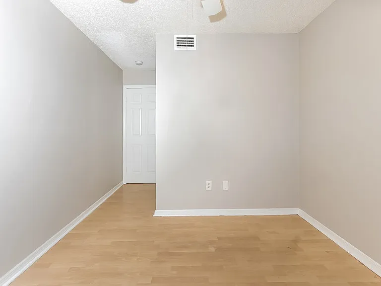 200 Perry Ave — Photo 5