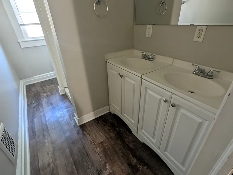 530 Eastern Ave — Photo 11