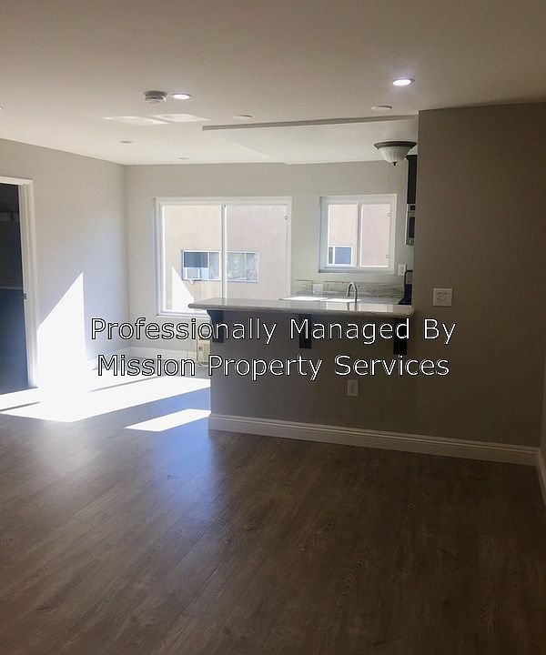 1st image of 5912 Willoughby Ave Unit 5
