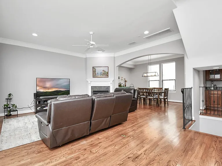 5443 Kansas St — Photo 7