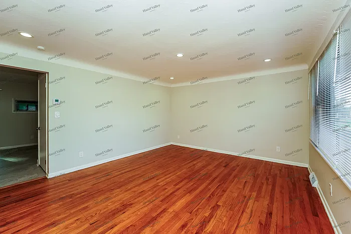 3 bed, 2.0 bath, 2272 sqft, $2,245 — Photo 4