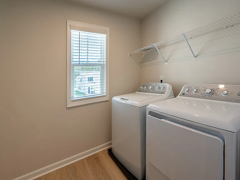 852 Tess St — Photo 26