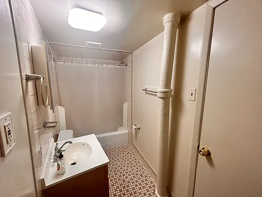 Rented by Fifth & Forever LLC | media 21