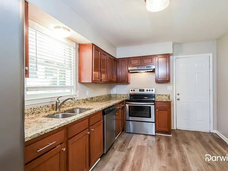 3201 Glendale Dr — Photo 3