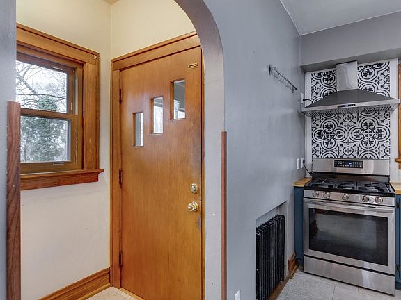 5th image of 321 Pease Ct