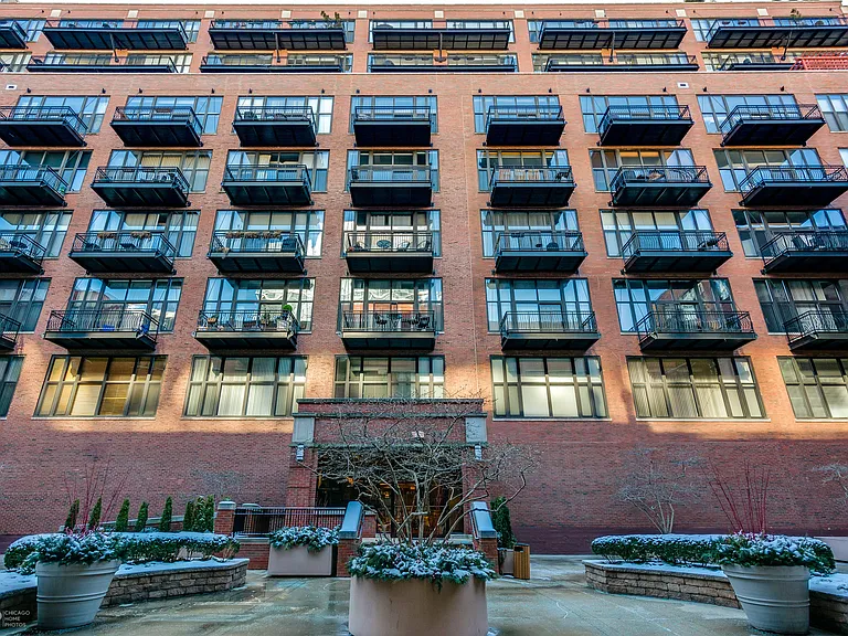 333 W Hubbard St #412 — Photo 21