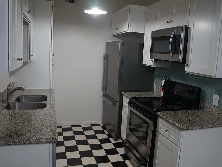 1150 S Meadow Ln #63 — Photo 5