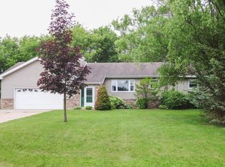 1443 Pathfinder Ln, West Bend, WI 53090