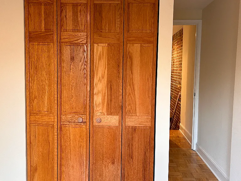 126 E Montgomery St — Photo 14