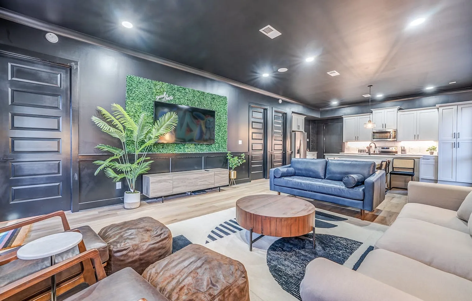3 bed, 2.0 bath, $3,954 — Photo 4