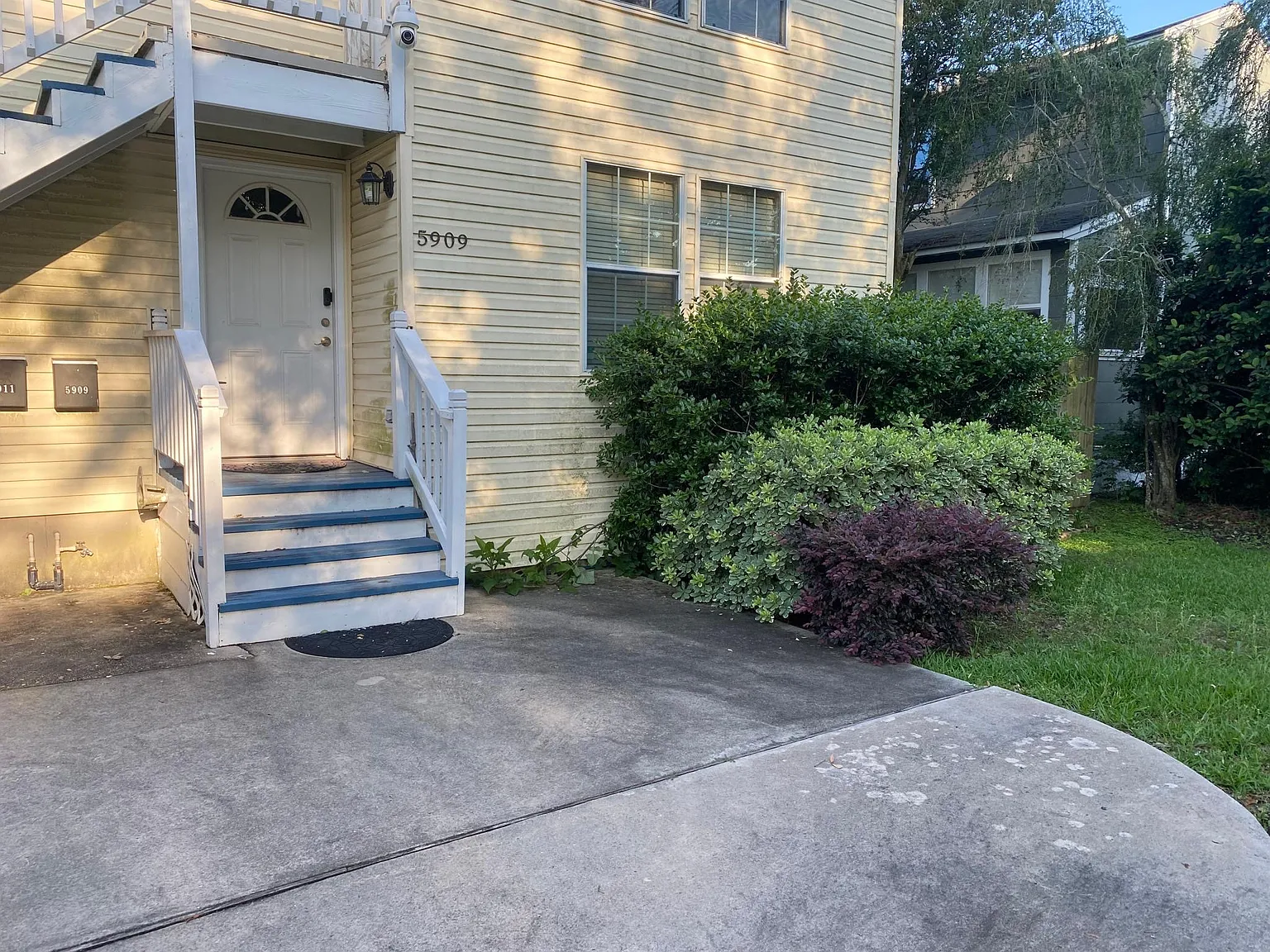2 bed, 950 sqft, $1,600 — Photo 1