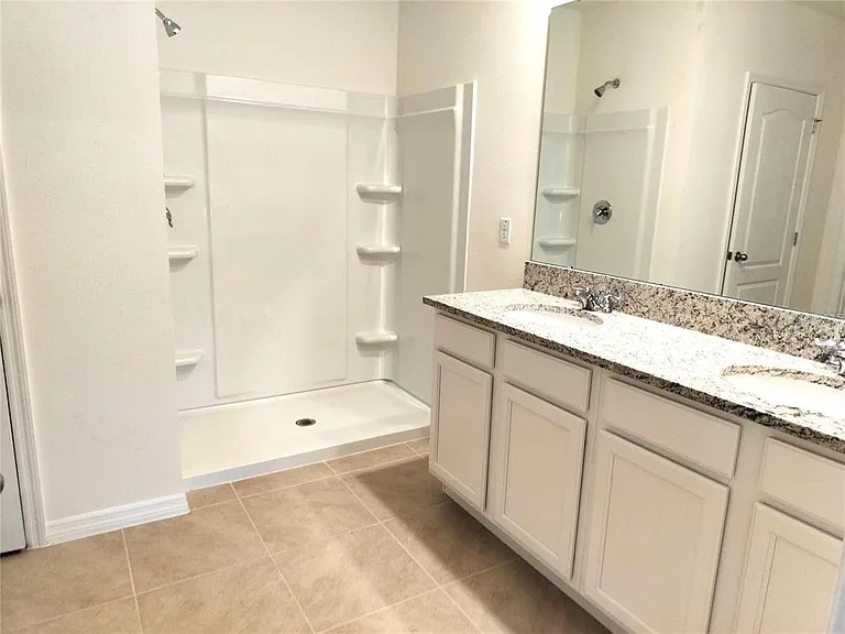 405 Noble Ave — Photo 6