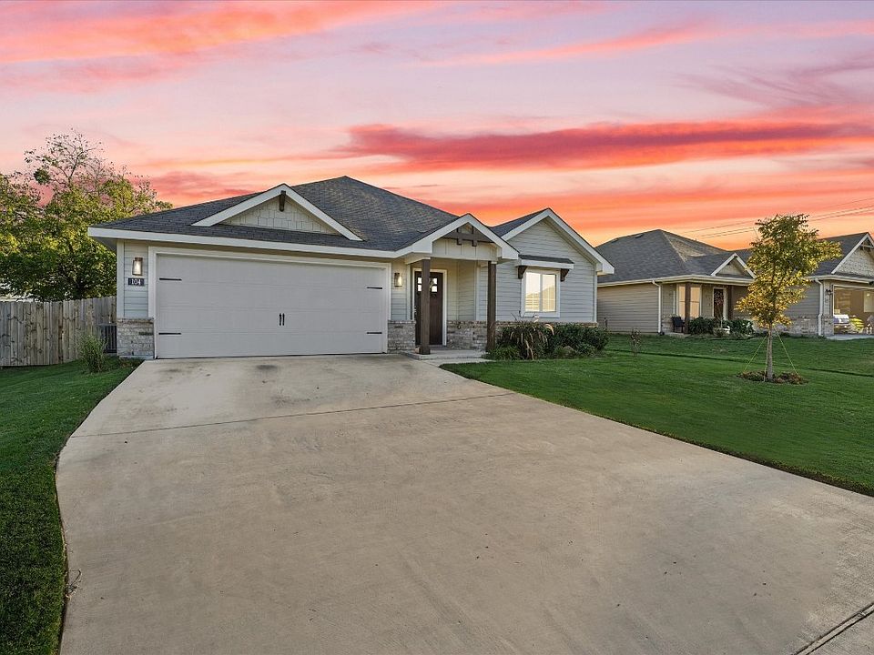 1st image of 104 Arrowhead Dr