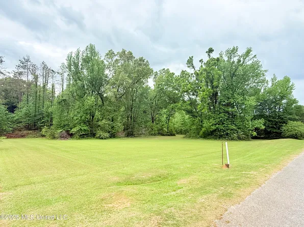 Whitney Dr, Grenada, MS 38901