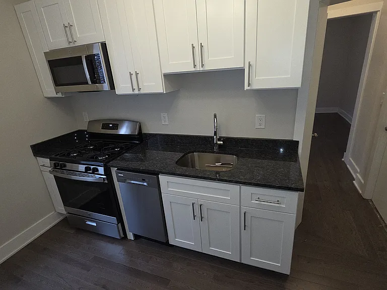 52 Newkirk St #402 — Photo 1