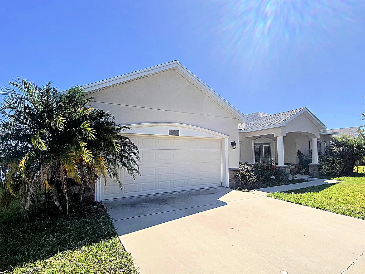 4 bed, 2386 sqft, $2,200 — Photo 2