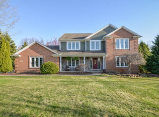 5894 Ridgewood Ln, White Lake, MI 48383