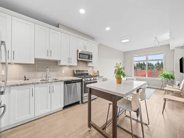 5011 Springs Blvd #302, Delta, BC V4M 0B6