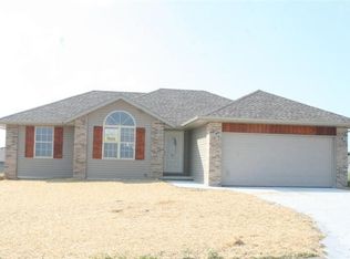 209 N Christopher Ln, Clever, MO 65631