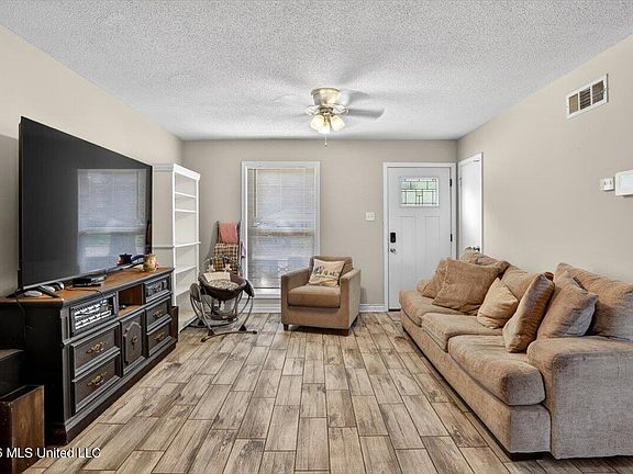 5th image of 2950 Briarwood Dr