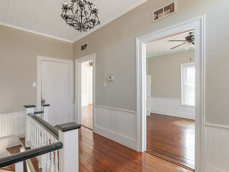 515 Center St — Photo 16