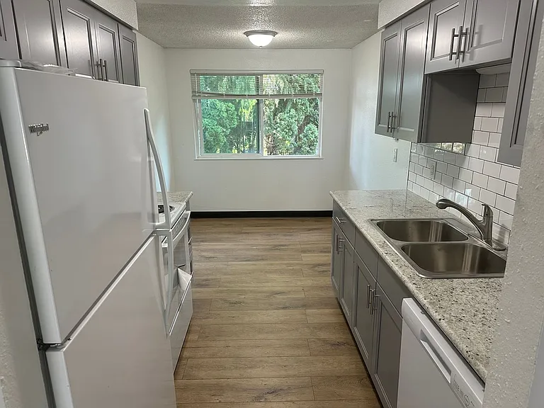 Meadow Creek Apartments — Photo 15