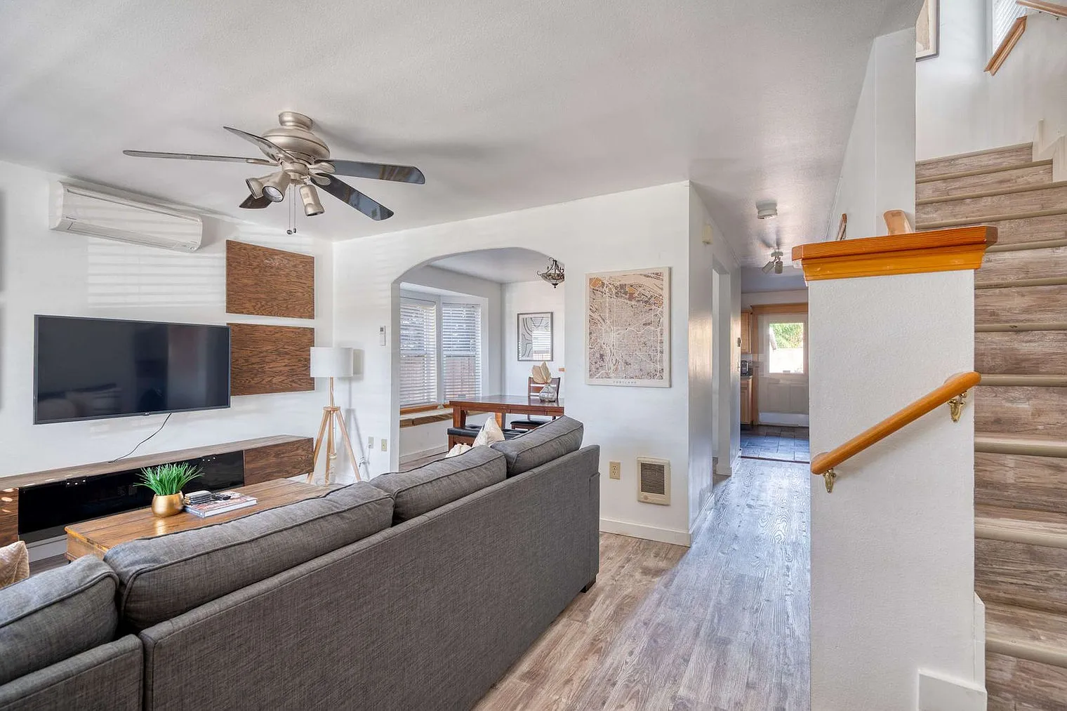 3 bed, 1.0 bath, 1248 sqft, $7,104 — Photo 4