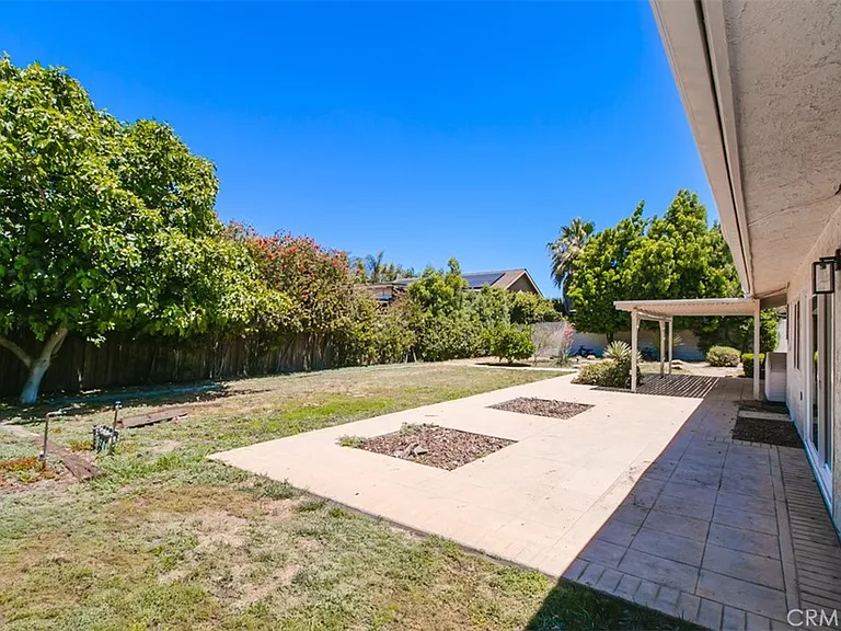 22841 Calvert St — Photo 39