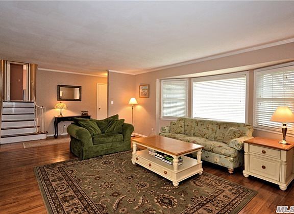 4th image of 627 Hempstead Ave