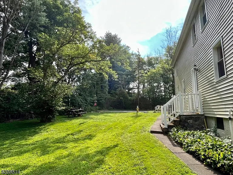 96 Burnet Rd — Photo 11