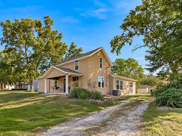 707 N 4th St, Lacygne, KS 66040