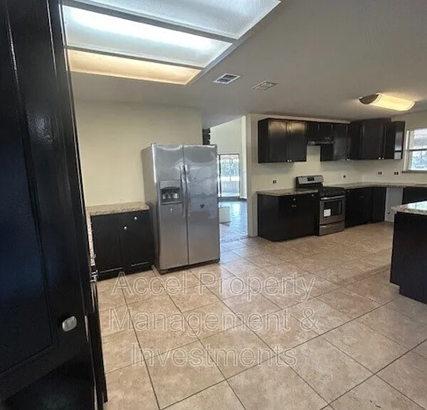 1416 Grovewood Dr — Photo 9
