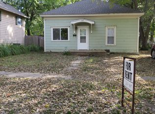 117 SW 4th St, Newton, KS 67114