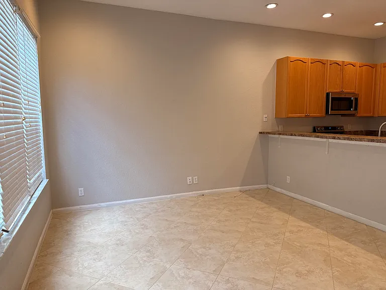 2512 NW 4th St — Photo 9