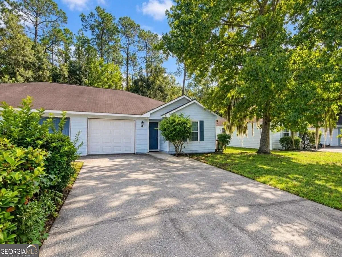 3 bed, 2.0 bath, 1125 sqft, $1,400 — Photo 3