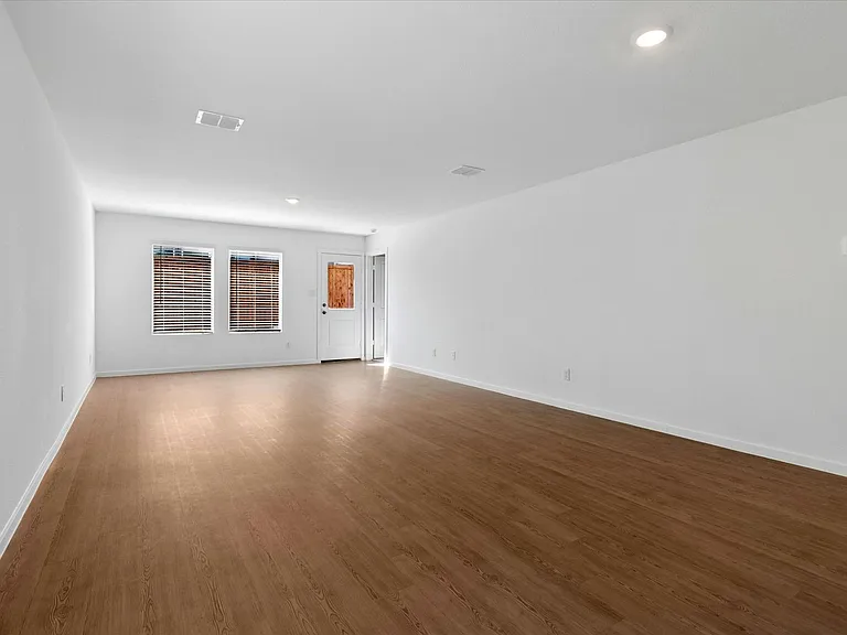 3105 Campeiro Ave — Photo 4
