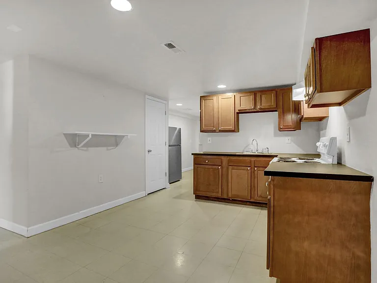 421 Elrino St — Photo 8