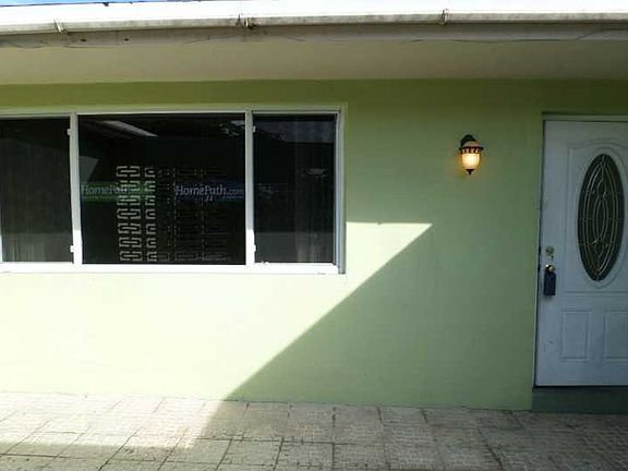 3rd image of 6621 Miramar Pkwy
