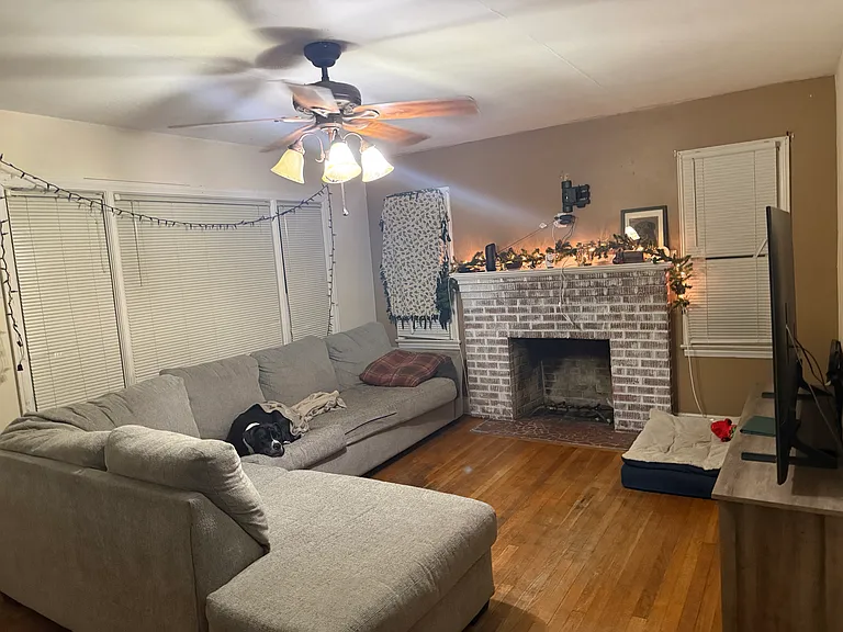 702 Sherwood Dr — Photo 3