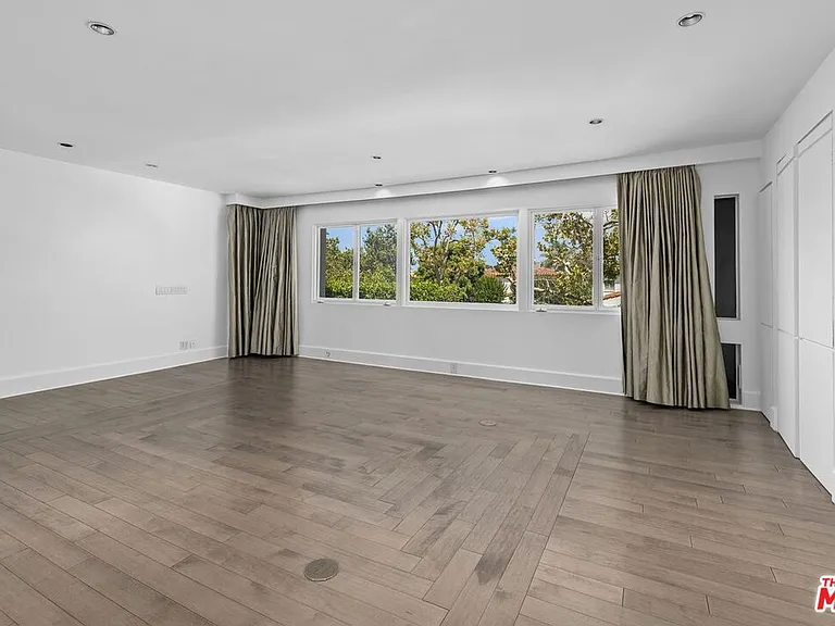 305 S Bedford Dr — Photo 21