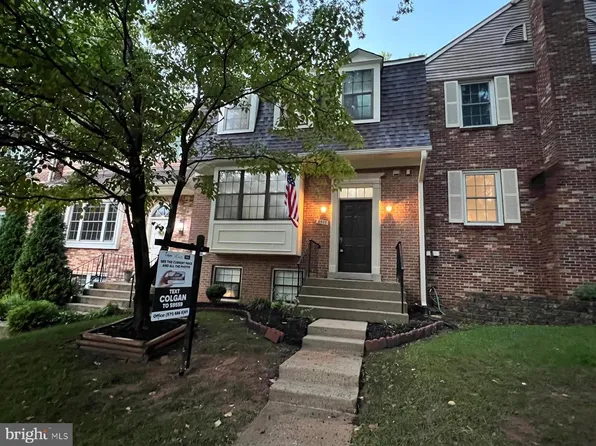 3977 Burning Bush Ct, Fairfax, VA 22033