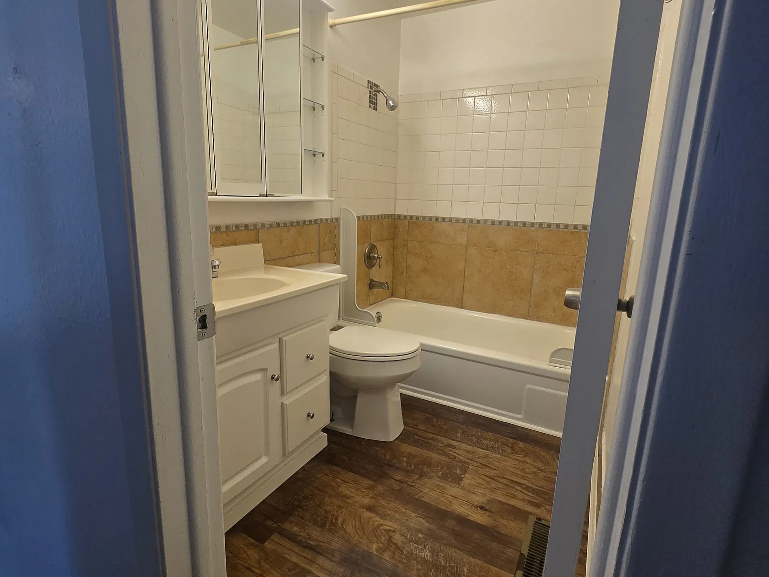 947 Tiffany Pl — Photo 3