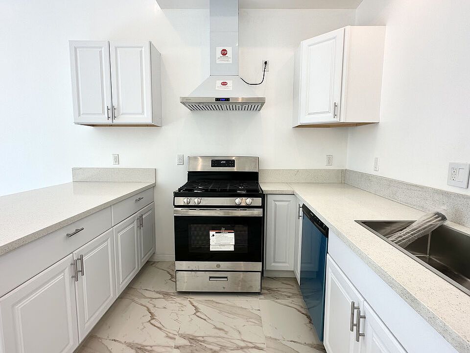 1st image of 16023 Wyandotte St #16025
