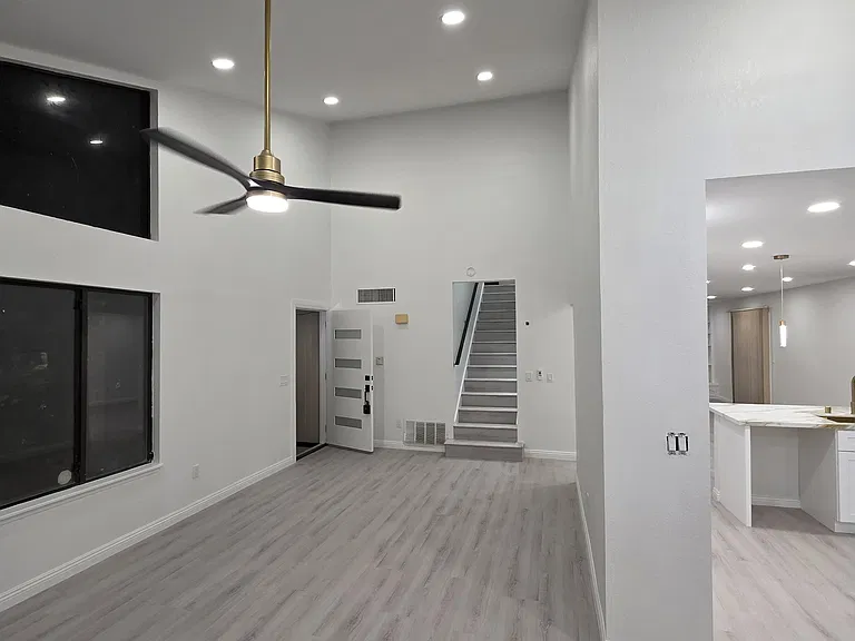9848 Karen Ave — Photo 4