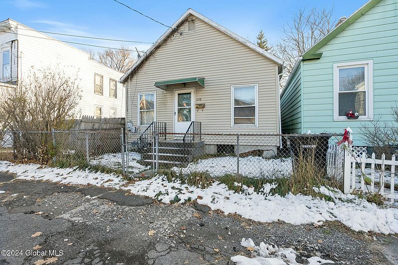 3rd image of 258 Stow Avenue