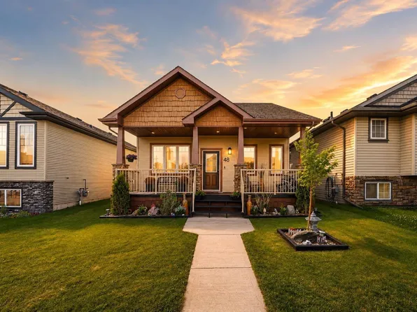 48 Vickers Close, Red Deer, AB T4R 0E6