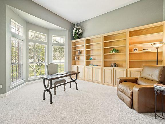 5th image of 341 Onyx Dr
