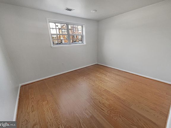 5th image of 5493 Middlebourne Ln