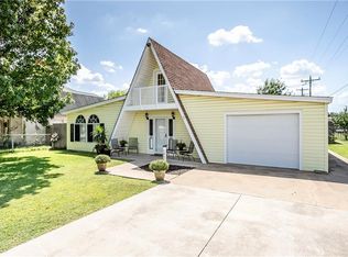 1925 Pelican Dr N, Azle, TX 76020