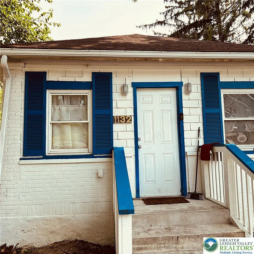 3 bed, 1.0 bath, 900 sqft, $1,650 — Photo 1